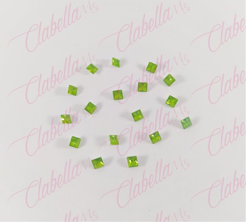 Decoración CRISTAL FIGURAS de plástico VERDE  para uñas aprox 25 piezas por sobre, surtido MC22-C19